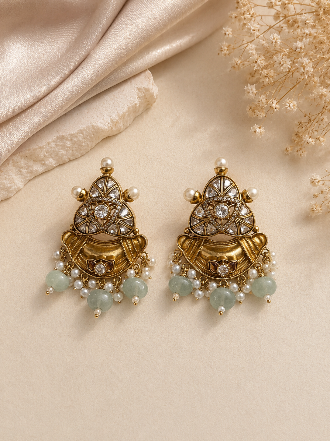 Leher Studs