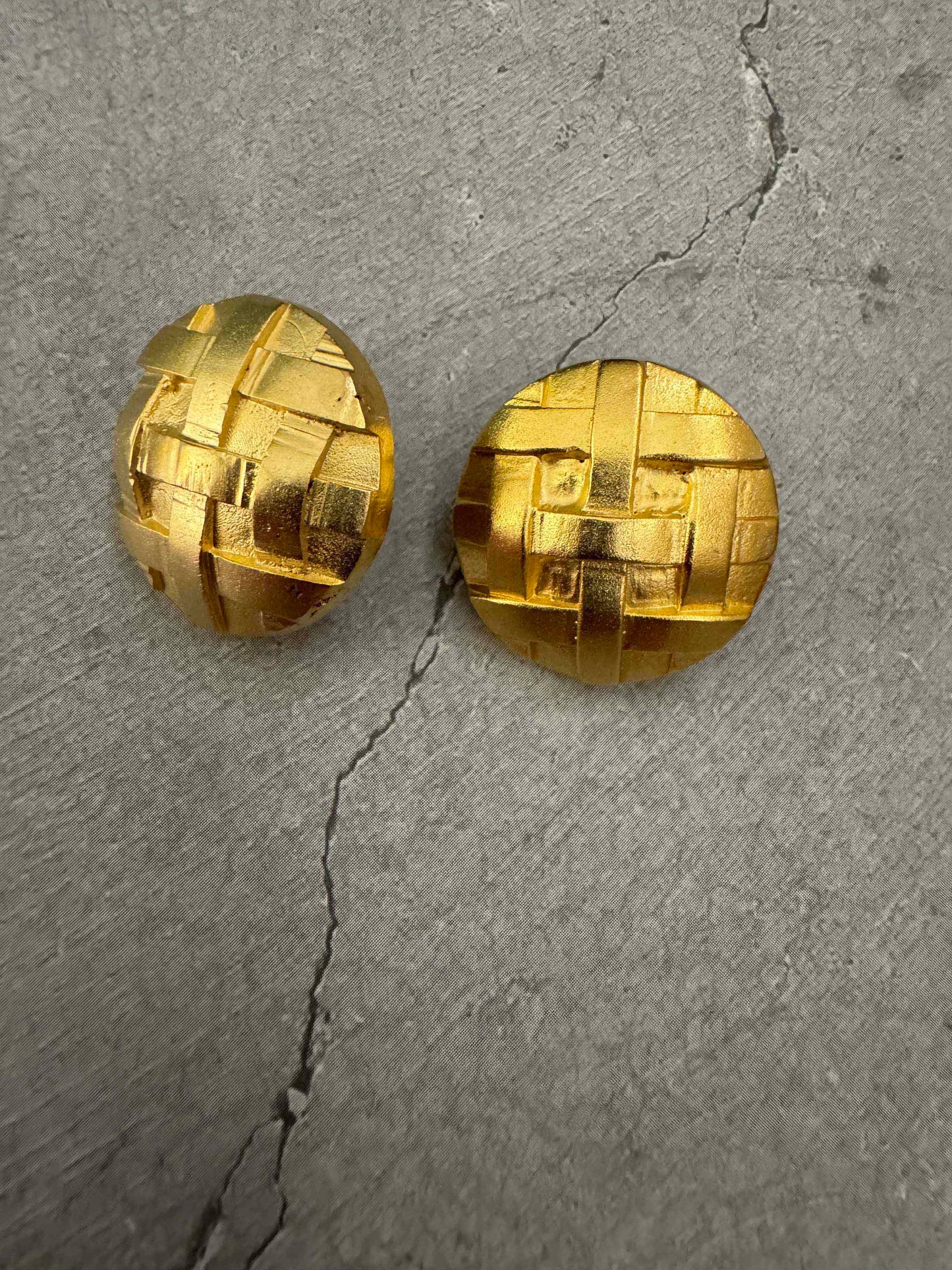 Round Mat Studs