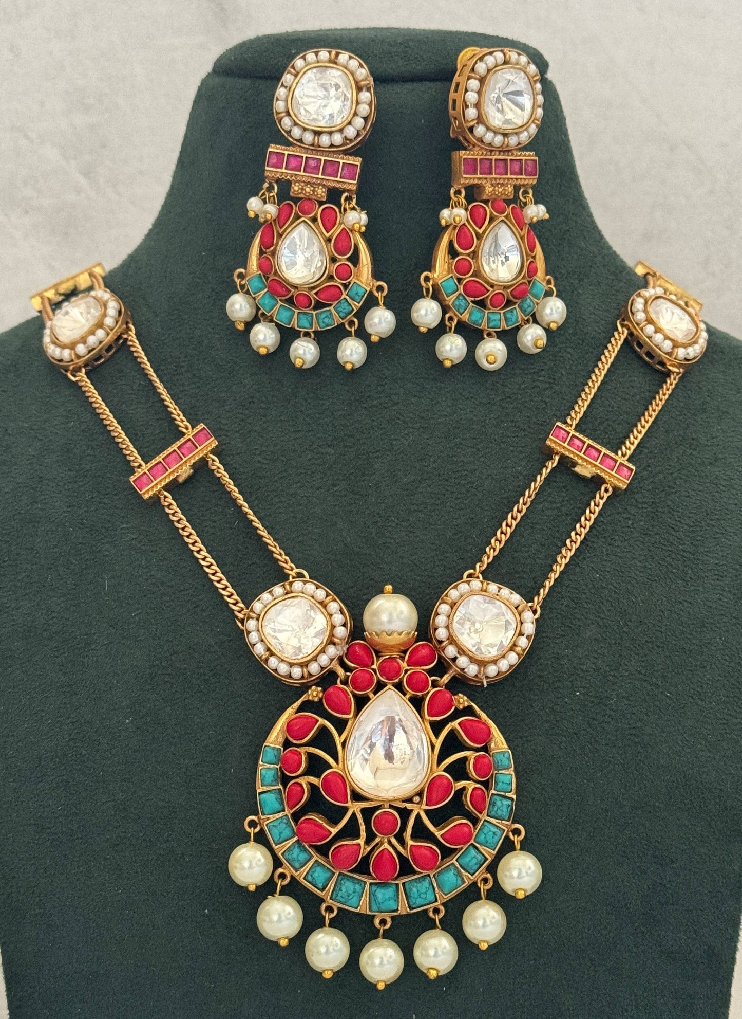 Vedika Pendant Necklace Set