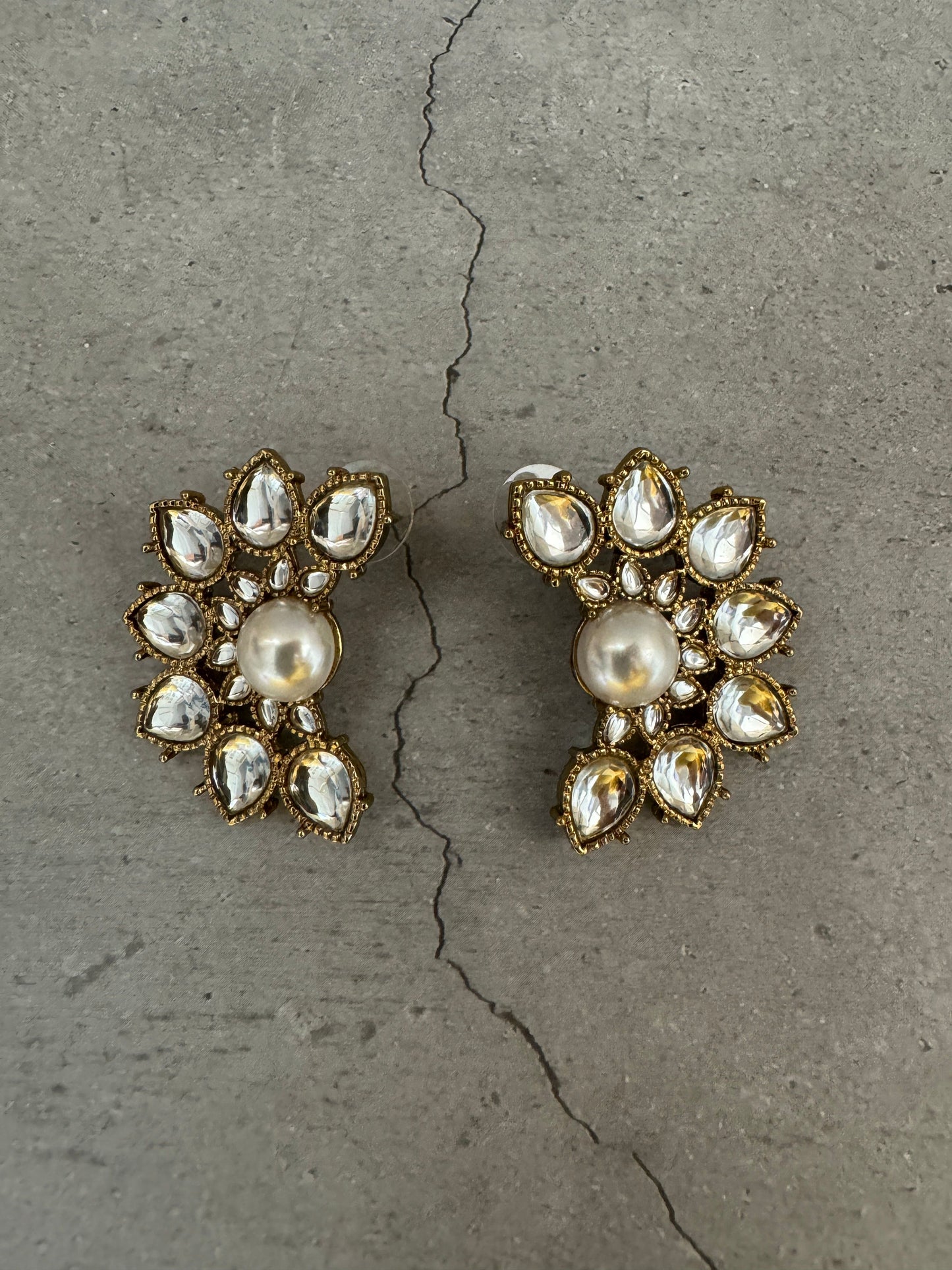 Iravya Studs