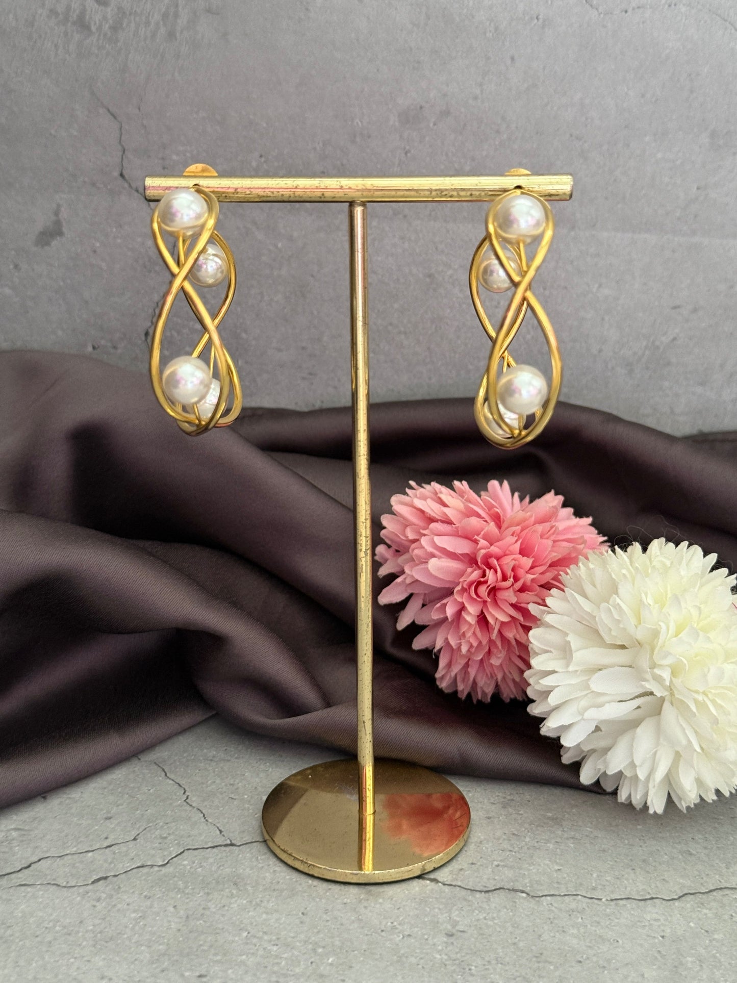 Entangled Pearl Hoops
