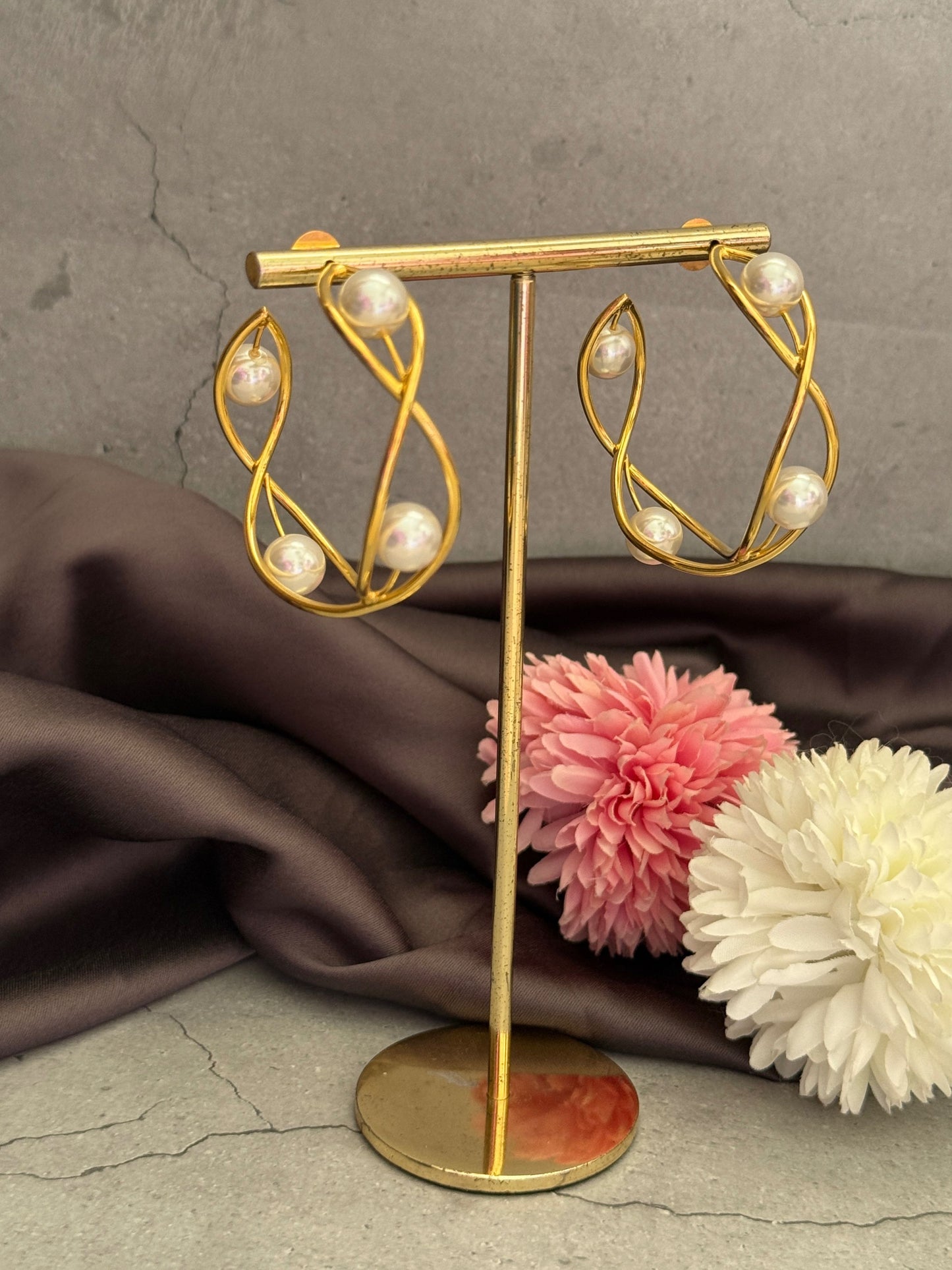 Entangled Pearl Hoops