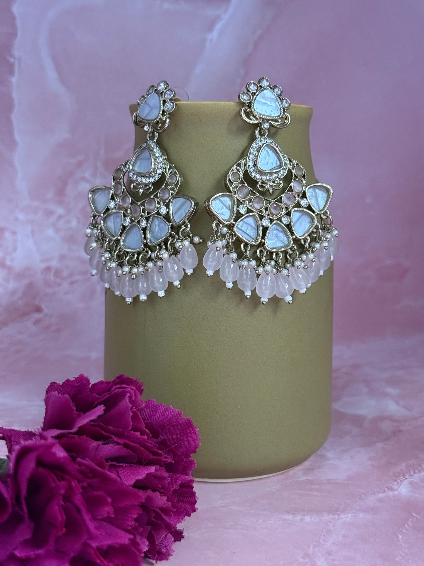 Vyomi Danglers