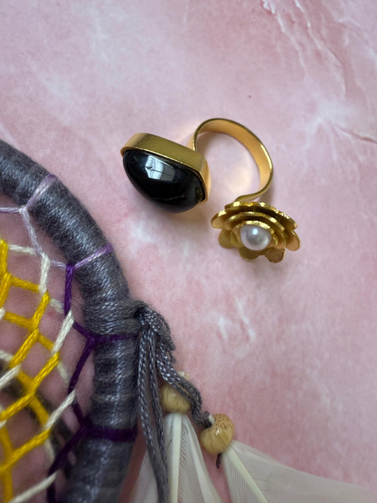 Black Stone Floral Ring