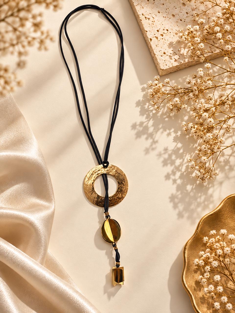 Ring Statement Neckpiece