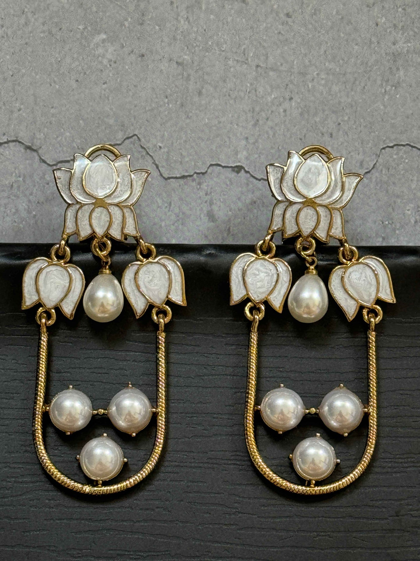 Oval Lotus Pearl Dangler