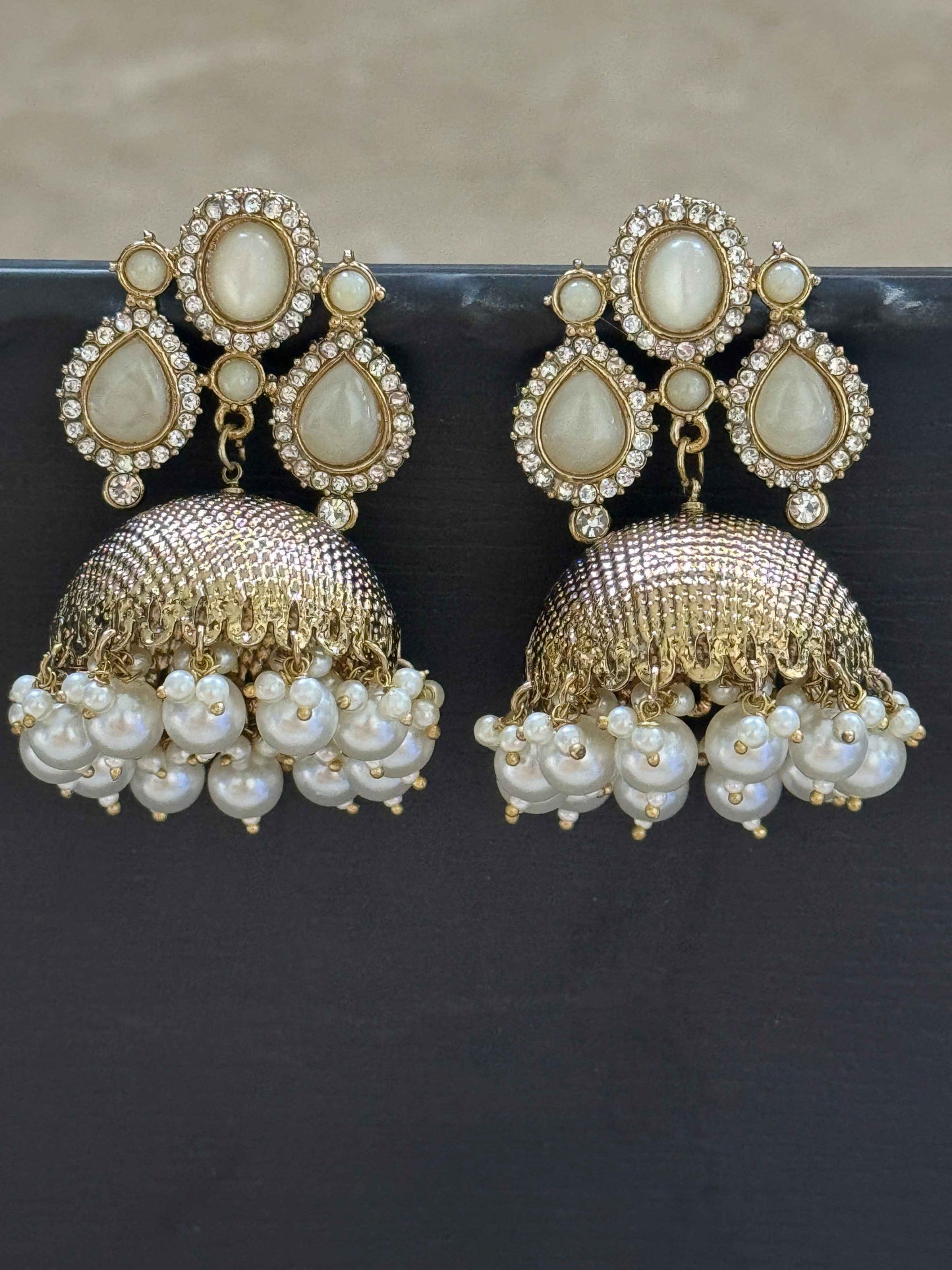 Nyra Jhumkis