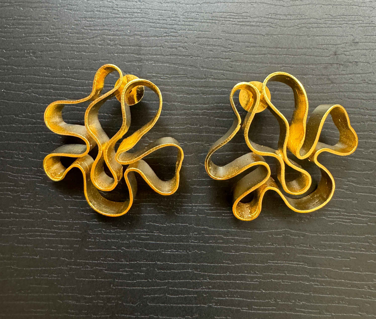Abstract Curve Studs
