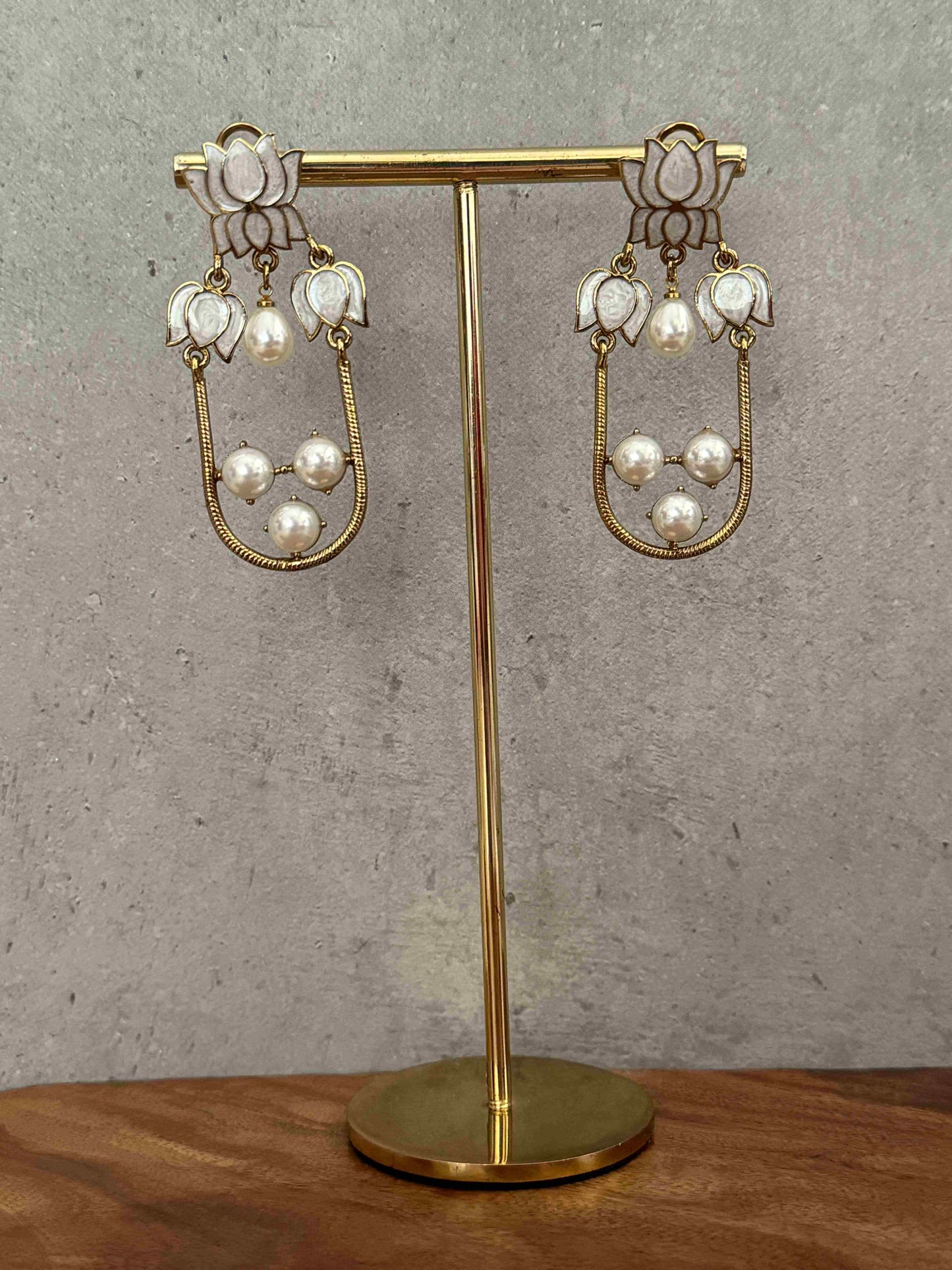 Oval Lotus Pearl Dangler
