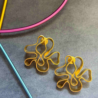 Abstract Curve Studs