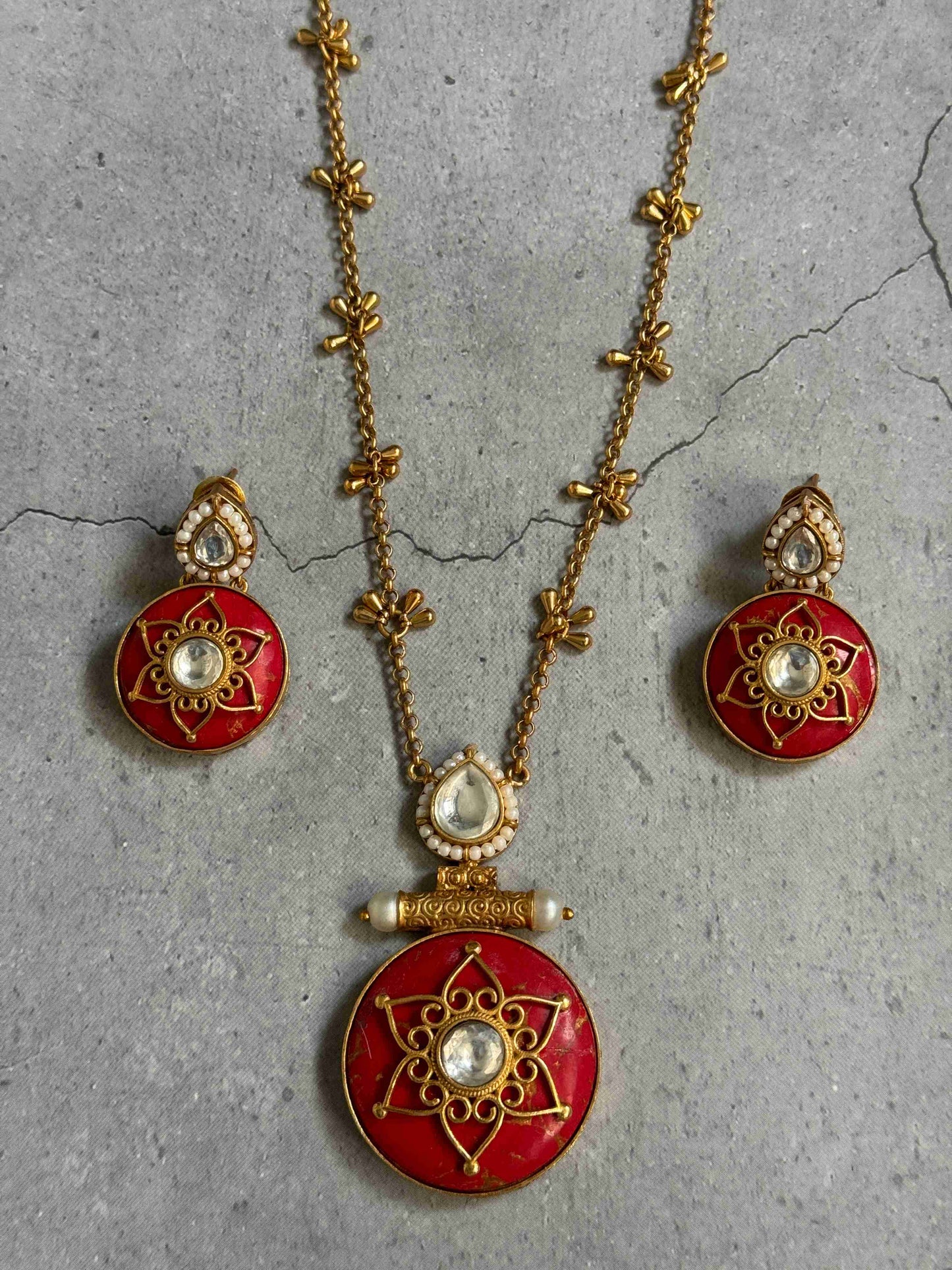 Red Miraya Pendant Necklace Set