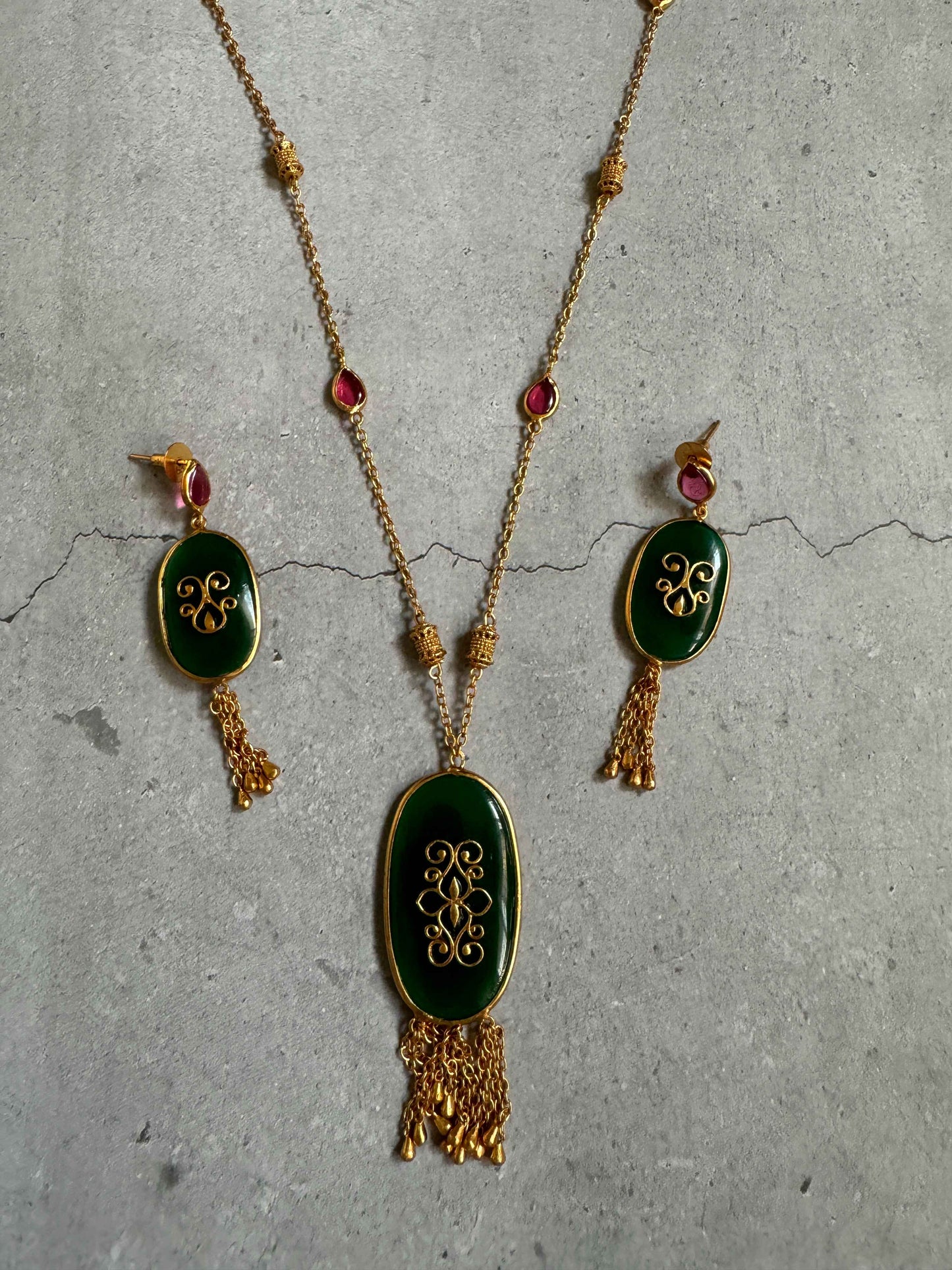 Green Heer Pendant Necklace Set