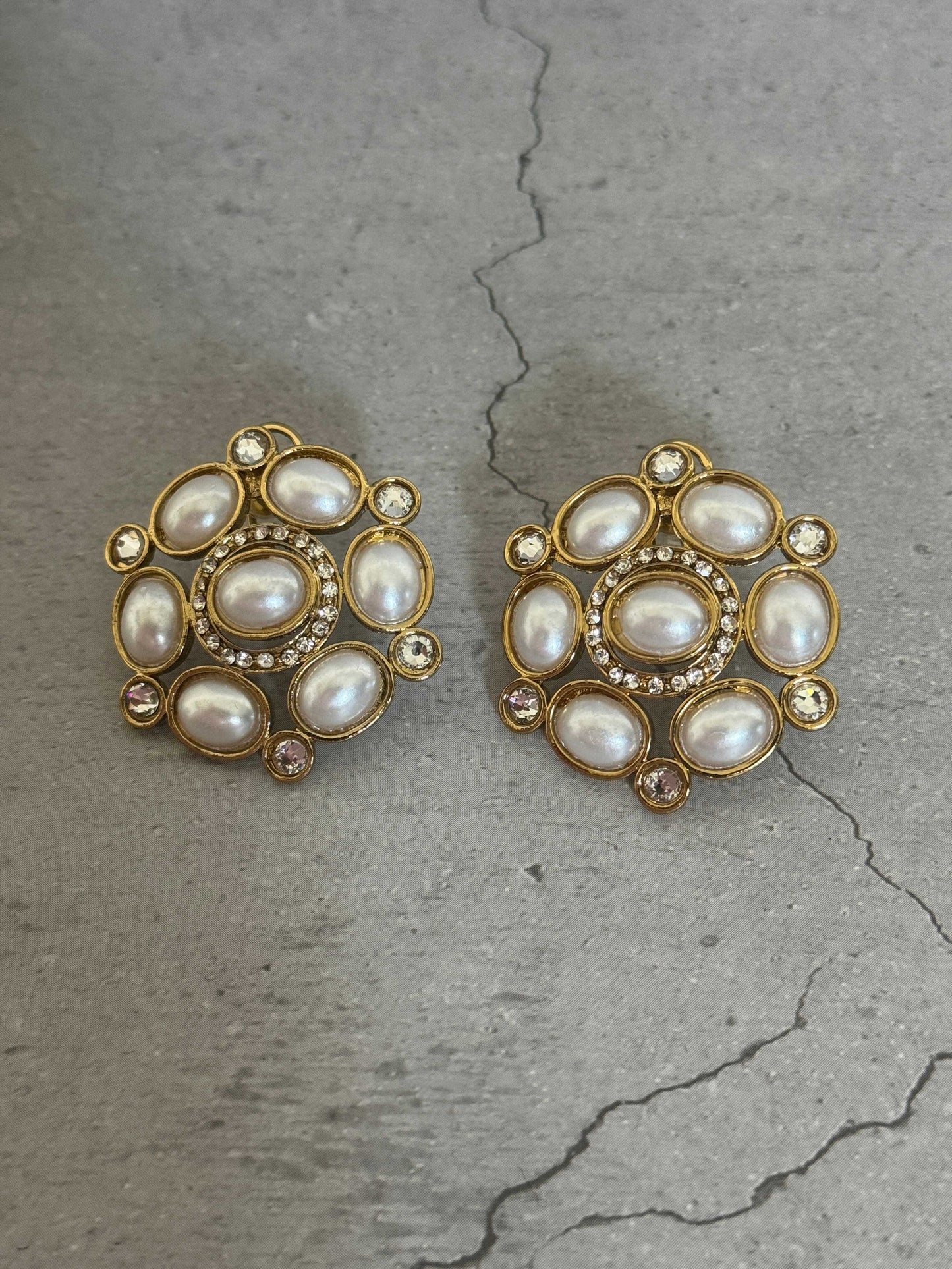 Pearl Oval Stone Studs