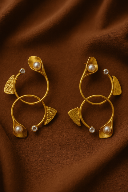Entangled Circular Pearl Studs
