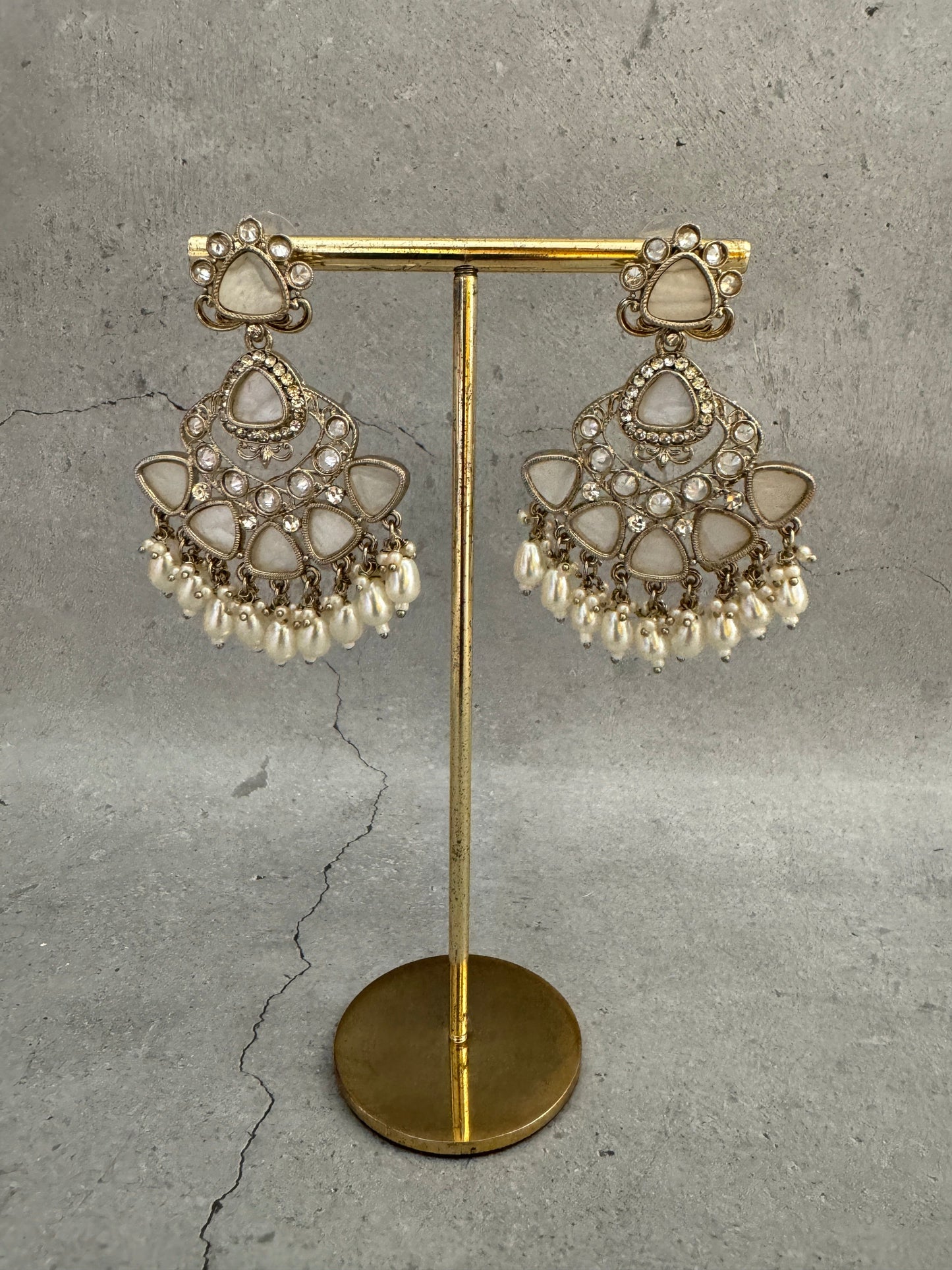 Vyomi Danglers
